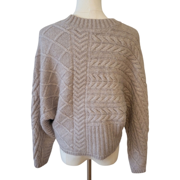 Abercrombie & Fitch Light Brown Cable Knit Crewneck Sweater Size XS - Picture 3 of 4